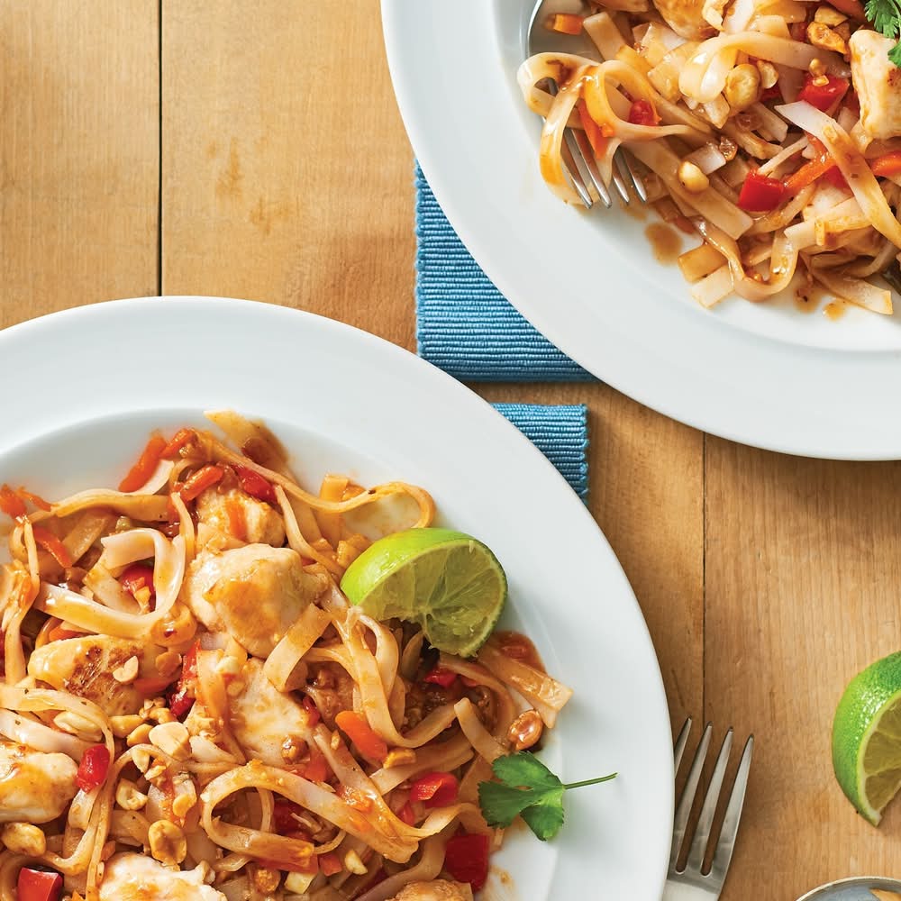 M&M Food Market Chicken Pad Thai (907 g)