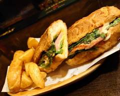 Restaurant Bar HALFMOON