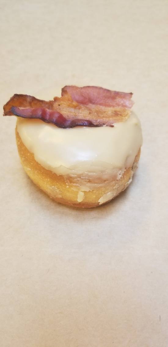 Filled maple bacon bomb