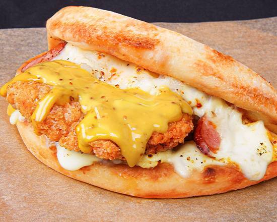 ハニマスチキンピザサンド Honey Mustard Chicken Pizza Sandwich