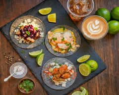 【タコスと本格スパイスカレーのお店】Cafe Road 門前仲町店