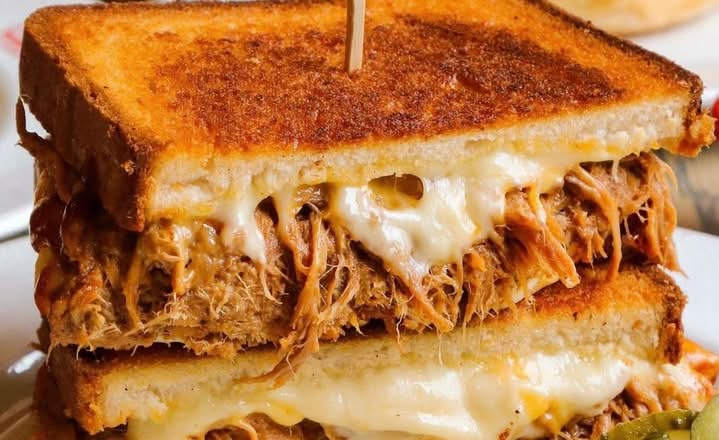 GLUTEN FREE PULLED PORK MELT
