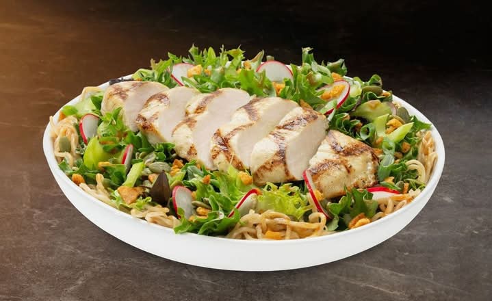 Salade asiatique avec poulet au choix - Nouveau / Asian Salad with your choice of chicken - New