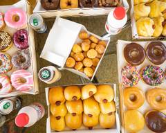 Momma�’s Donuts