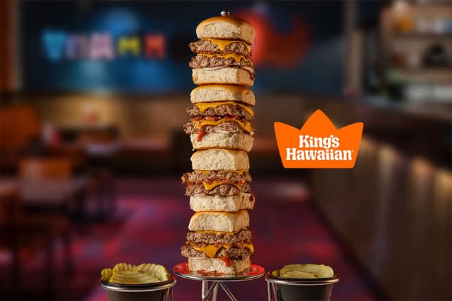 Towering Bacon Double Cheeseburger Sliders