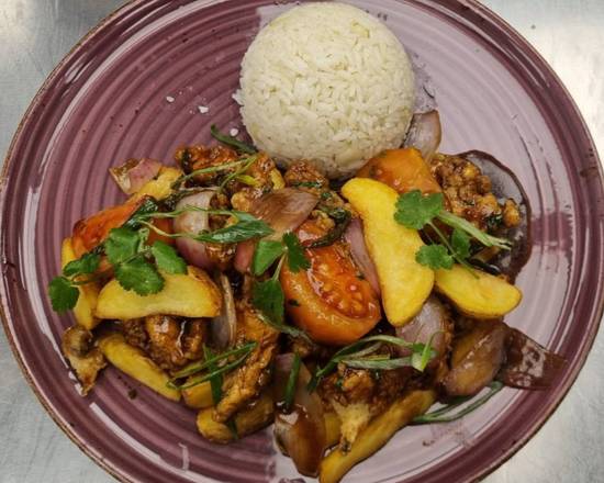 Saltado criollo de pescado