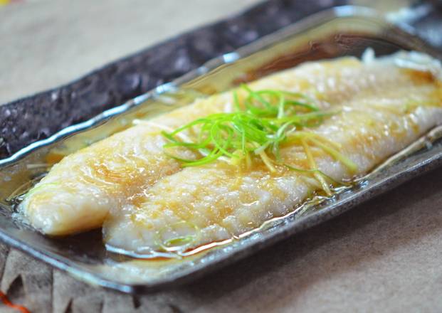 薑蔥蒸魚塊 Steamed Fish Fillet with Ginger & Scallions