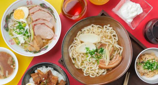 首里崎山そばと中華の鉄人チャーシューのお店 アラバー IRON CHEF's Roasted Pork and Okinawa Soba noodle Restaurant A LA Bar