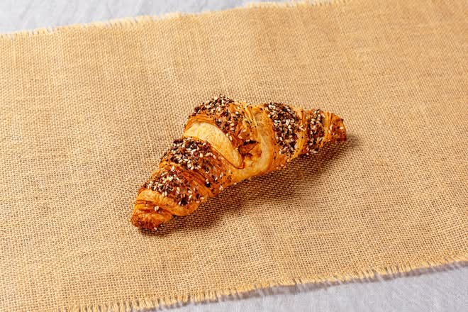 EVERYTHING CROISSANT