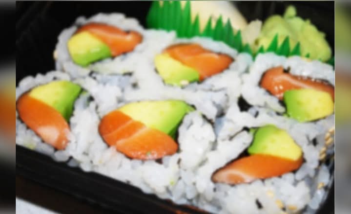 Salmon Avocado Roll(6pcs)