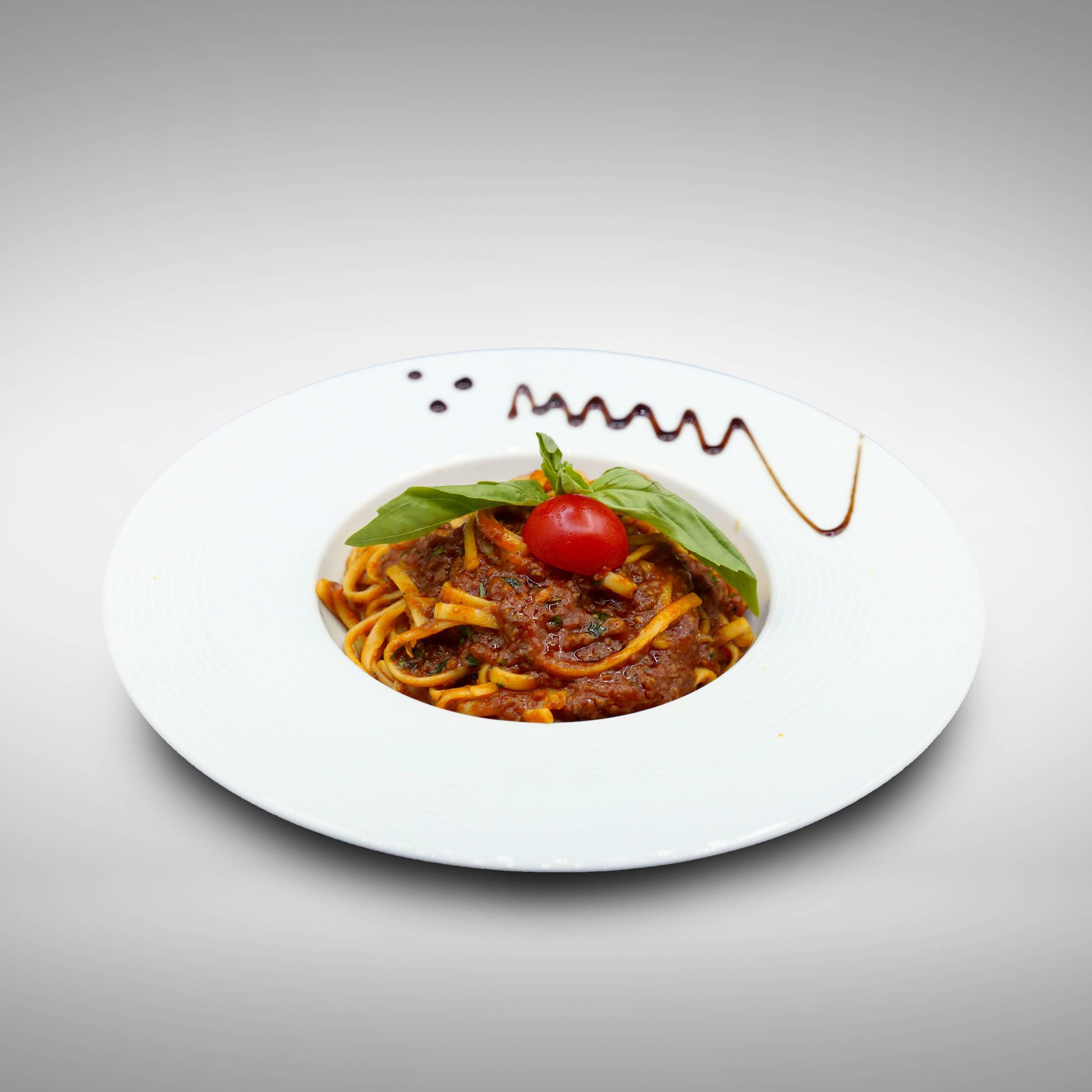 Linguini bolognese