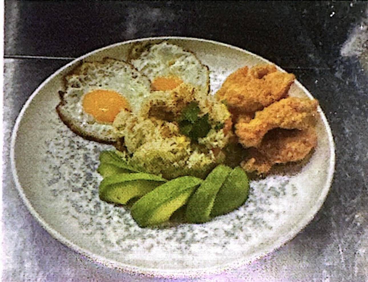 183- Riz poulet Panée + 2 œuf + Avocat