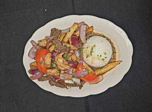 48. Saltado de Carne y Pollo