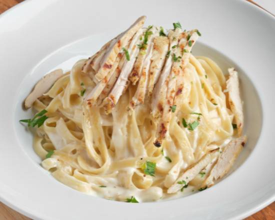 Fettuccine Alfredo con Pollo