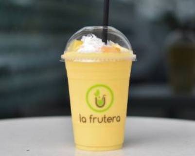 Mango, piña, guineo y coco / mango
