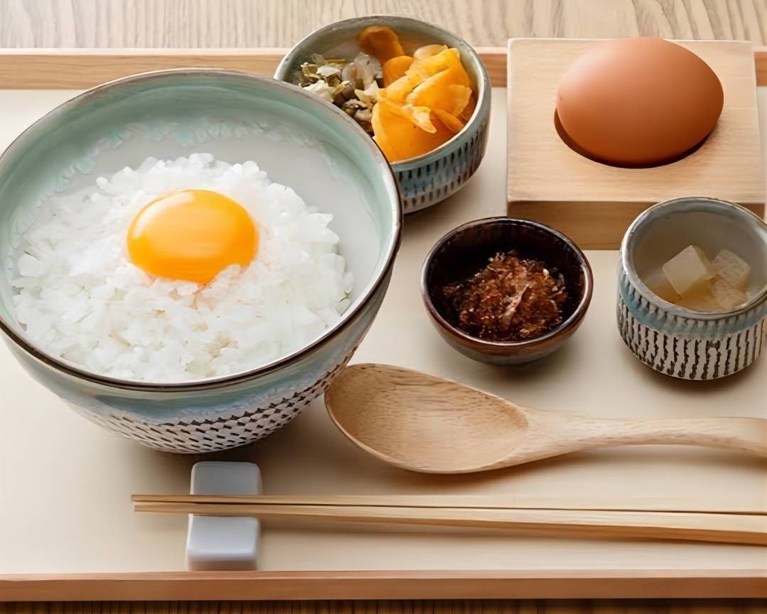 究極の卵かけご飯とお供 the ultimate rice toppend with egg 