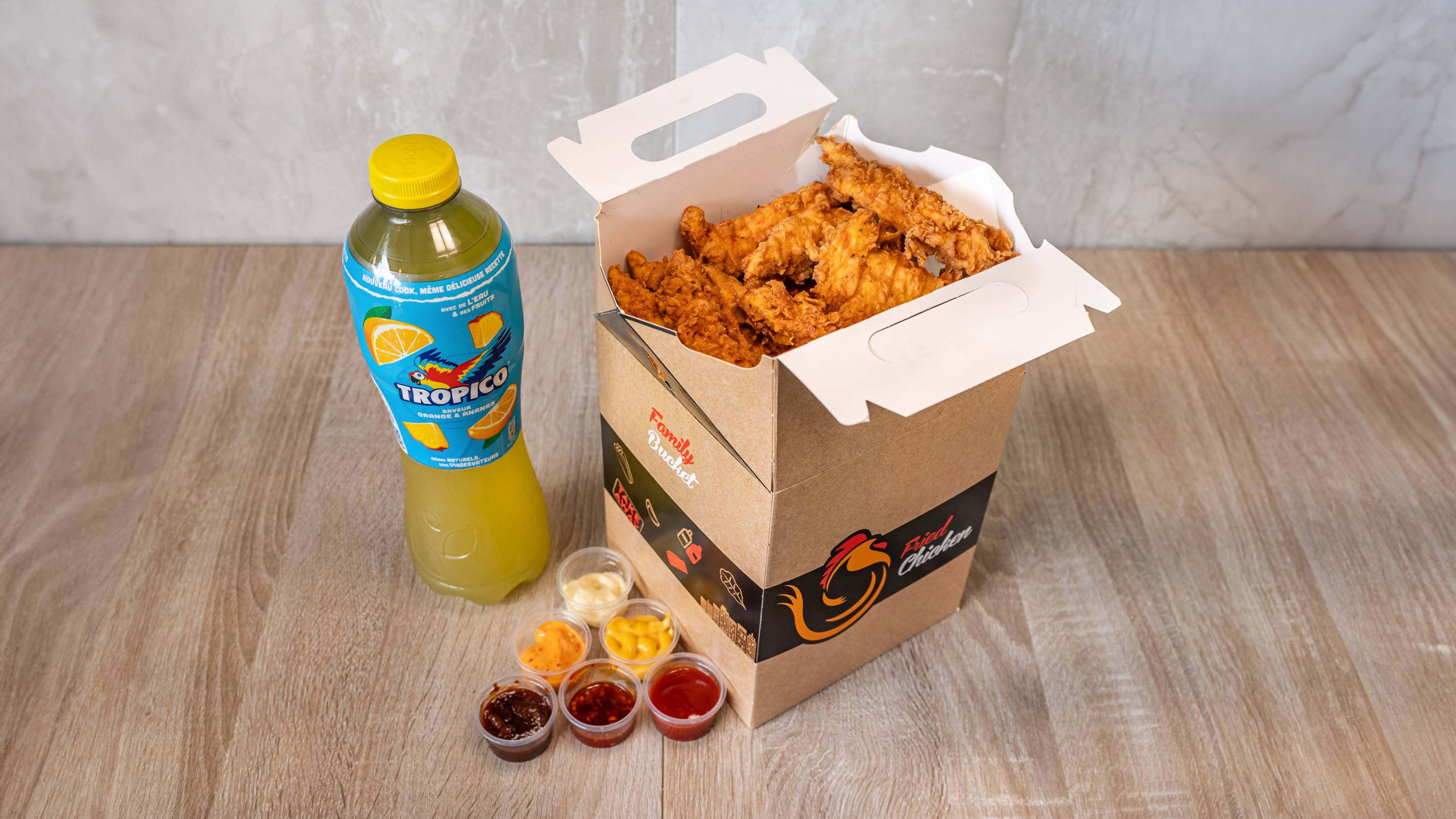 👨‍👩‍👧‍👧 Familial Hot And Spicy Wings 🌶