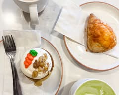 Luna’s Cakes & Coffee
