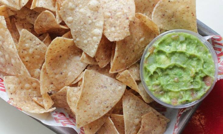 Chips & Medio Guac (4 oz)