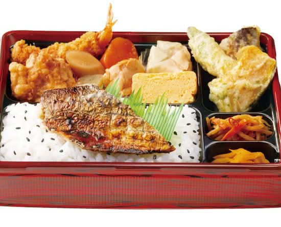 炭火焼きさばの彩り幕の内弁当 Makunouchi char-grilled mackerel box lunch