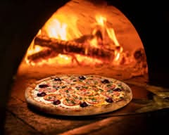 Amorino Pizzeria Pizza aus dem Holz Steinofen