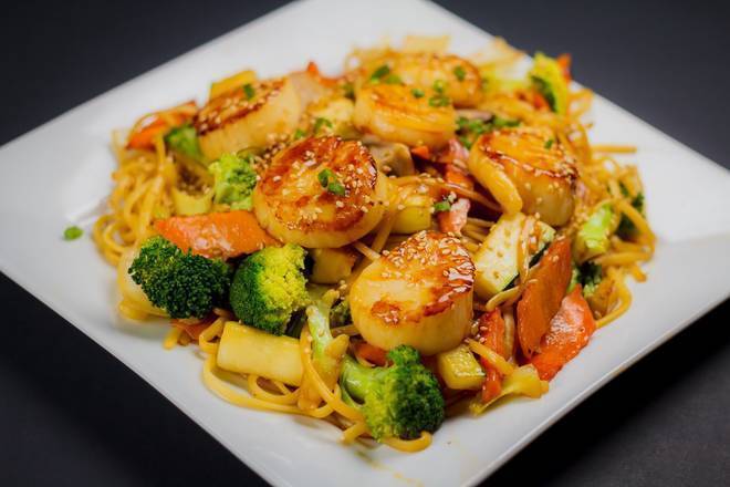 Stir Fry Soba Noodle with Scallop