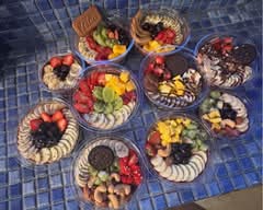 TREATS STAND