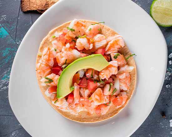 Tostada de ceviche de camarón