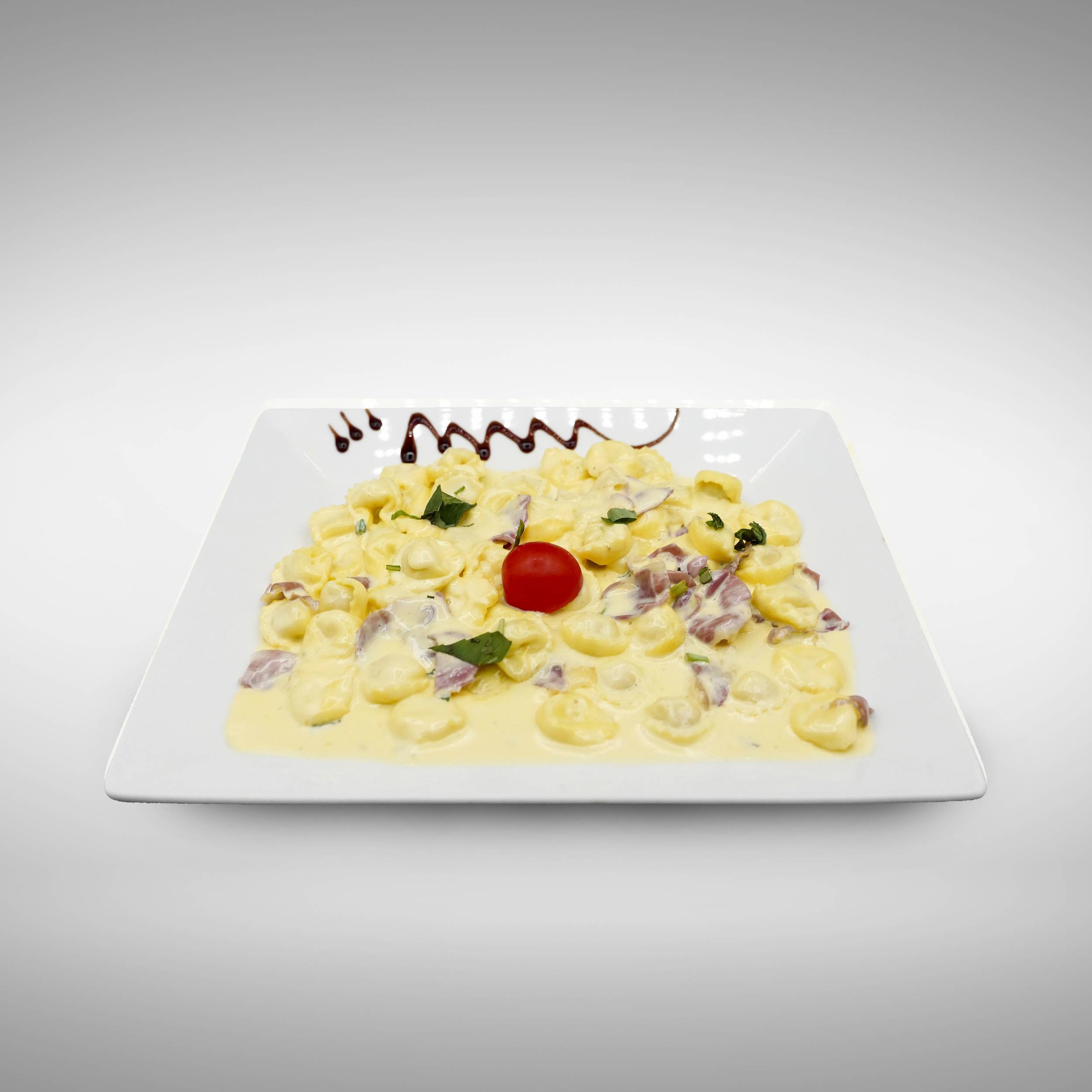 Ravioli au jambon, parmesan et basilic frais