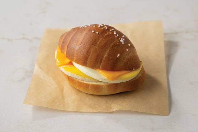 Egg & Cheddar Twist Roll