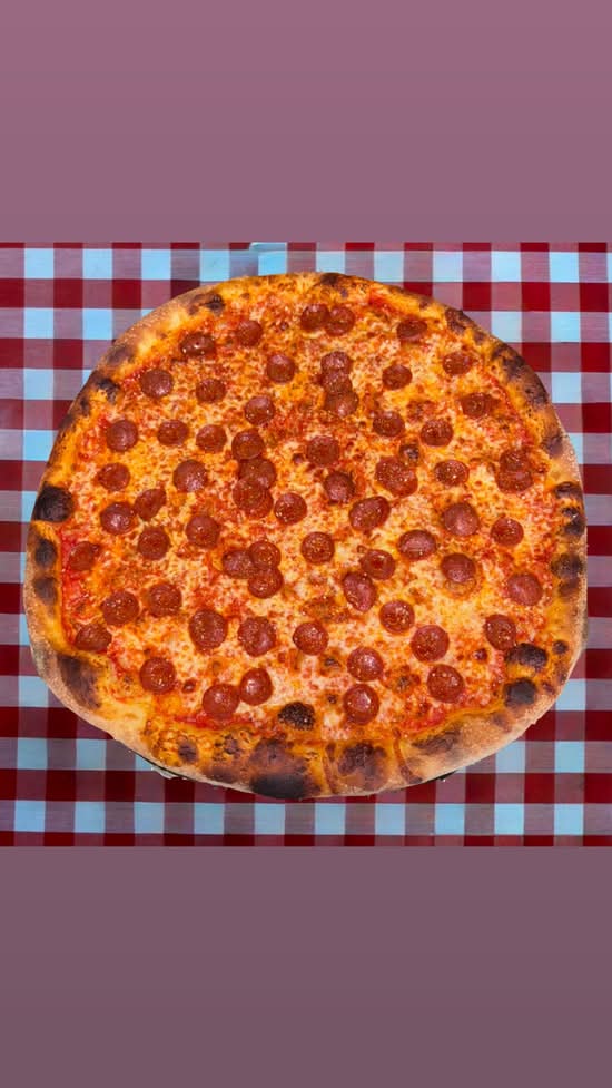 Mano's Pizzeria photo 2