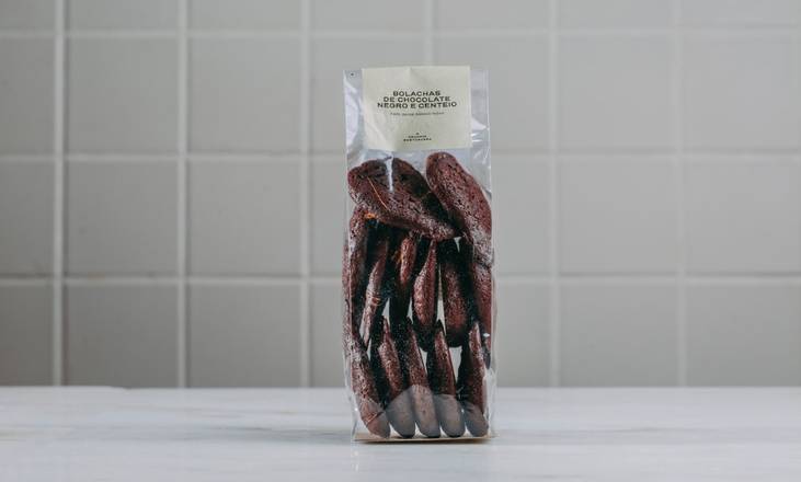 Bolachas de chocolate negro e centeio
