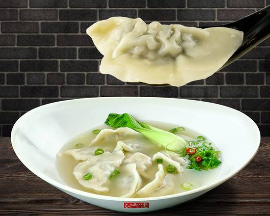 E4 Pork and Cabbage Dumpling in Soup 菜肉水餃