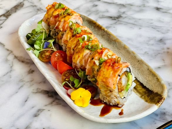 SEARED SALMON MAKI