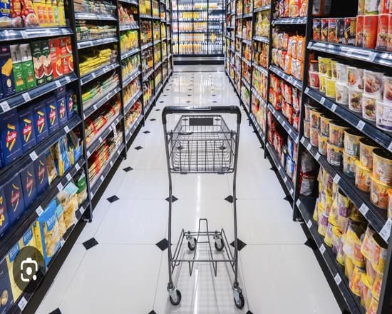 El Centro Marketv (3414 Fowler Street)