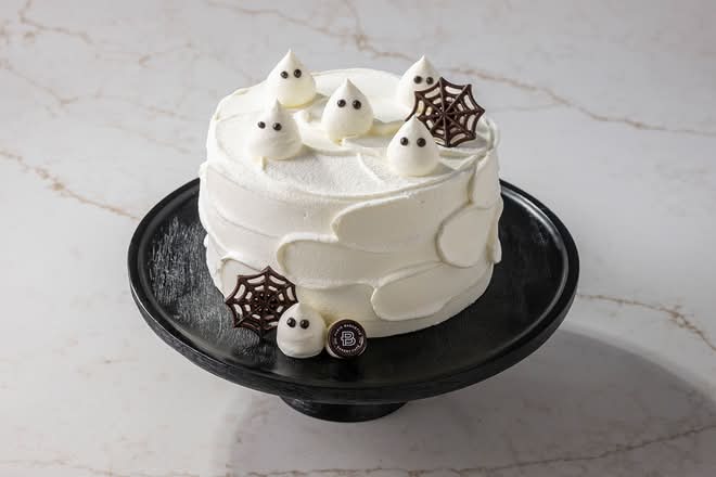 Vanilla Scream Ghost Cake