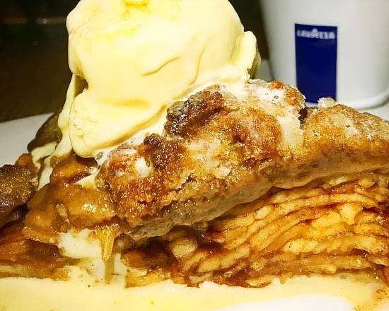 Our Famous Apple Pie & Ice Cream Combo