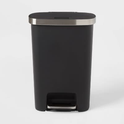 Brightroom Plastic Locking Lid Step Trash Can 13 Gallon, 25.6 In, Black