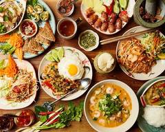 タイ東北料�理 イサーン・キッチン ISAAN Kitchen THAI DINING