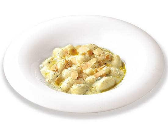 4種のチーズのクリームニョッキ  Cream Gnocchi with 4 kinds Cheese