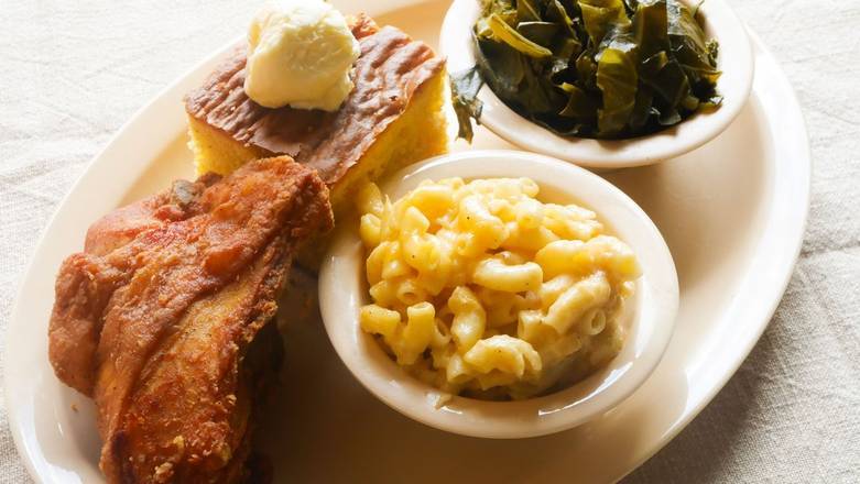 22. Mac & Cheese, Greens & Corn Bread Combo