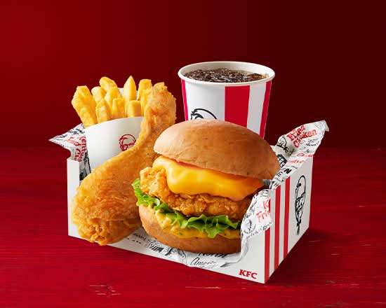 チーズにおぼれるフィレバーガー(チェダー入り)よくばりセット Fillet Burger Drowning in Cheese With Cheddar Abundant Combo