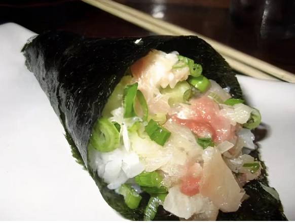 Yellowtail Hand Roll