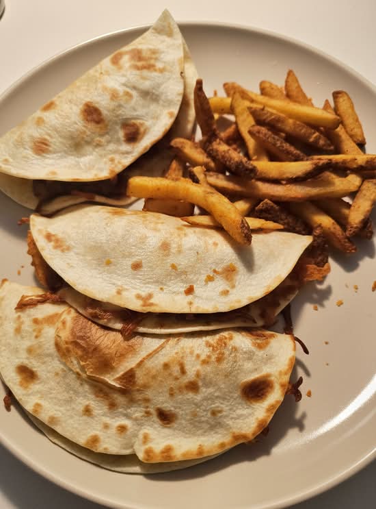 Quesadilla Con Carne