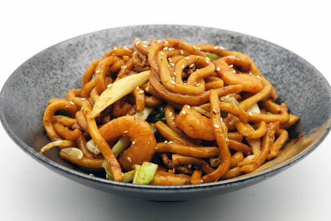E9. Fried Udon with Seafood in Japanese Style 日式炒海鮮烏冬