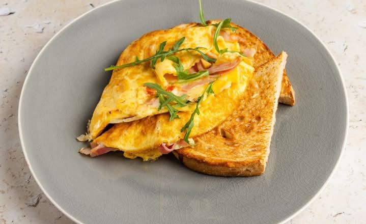 Omelette Maison With Ham, Tomato & Onion