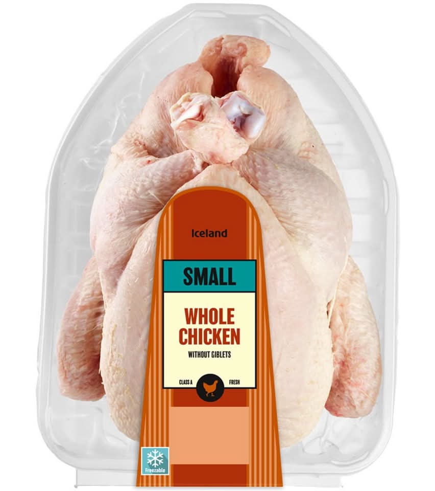 Iceland Small, Fresh British Whole Chicken Without Giblets (1.1kg)