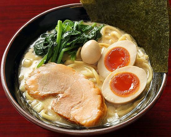 塩味玉ラーメン Salt Ramen Topped with Flavored Egg