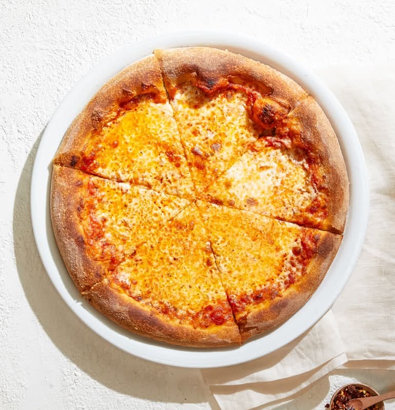 TRADITIONAL CHEESE PIZZA
