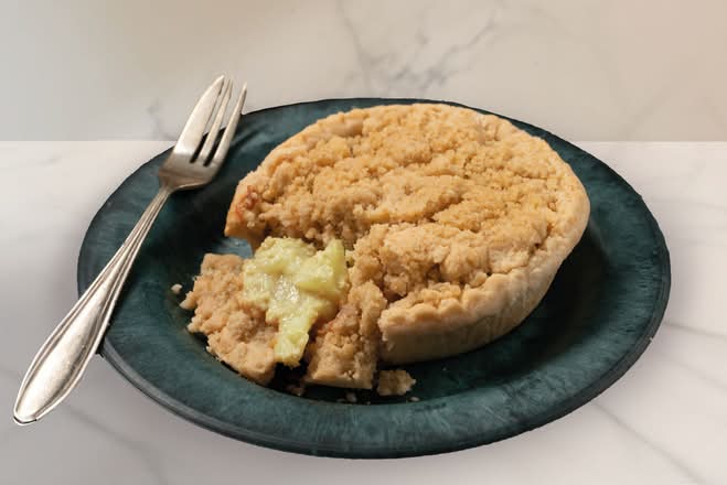 Caramel Apple Crumble Pie